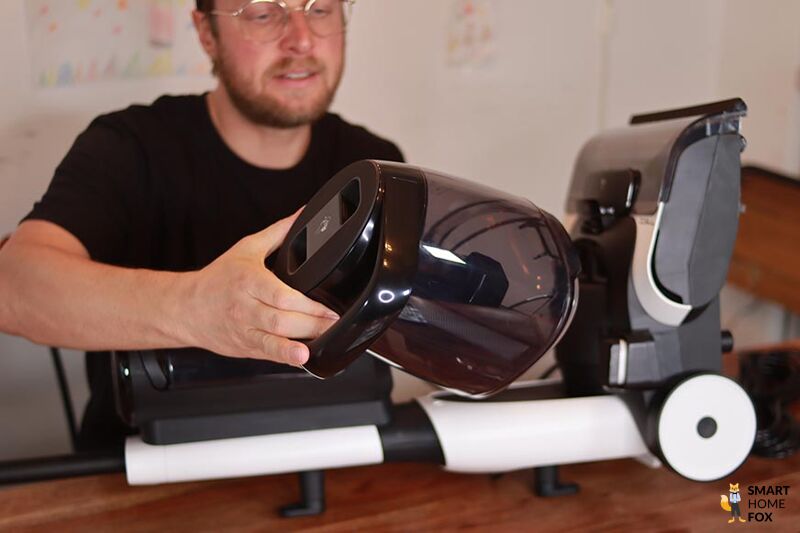 Schmutzwassertank einsetzen